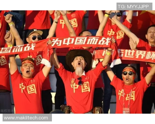 国足迎战韩国赛前奏响国歌激励士气展现团结精神